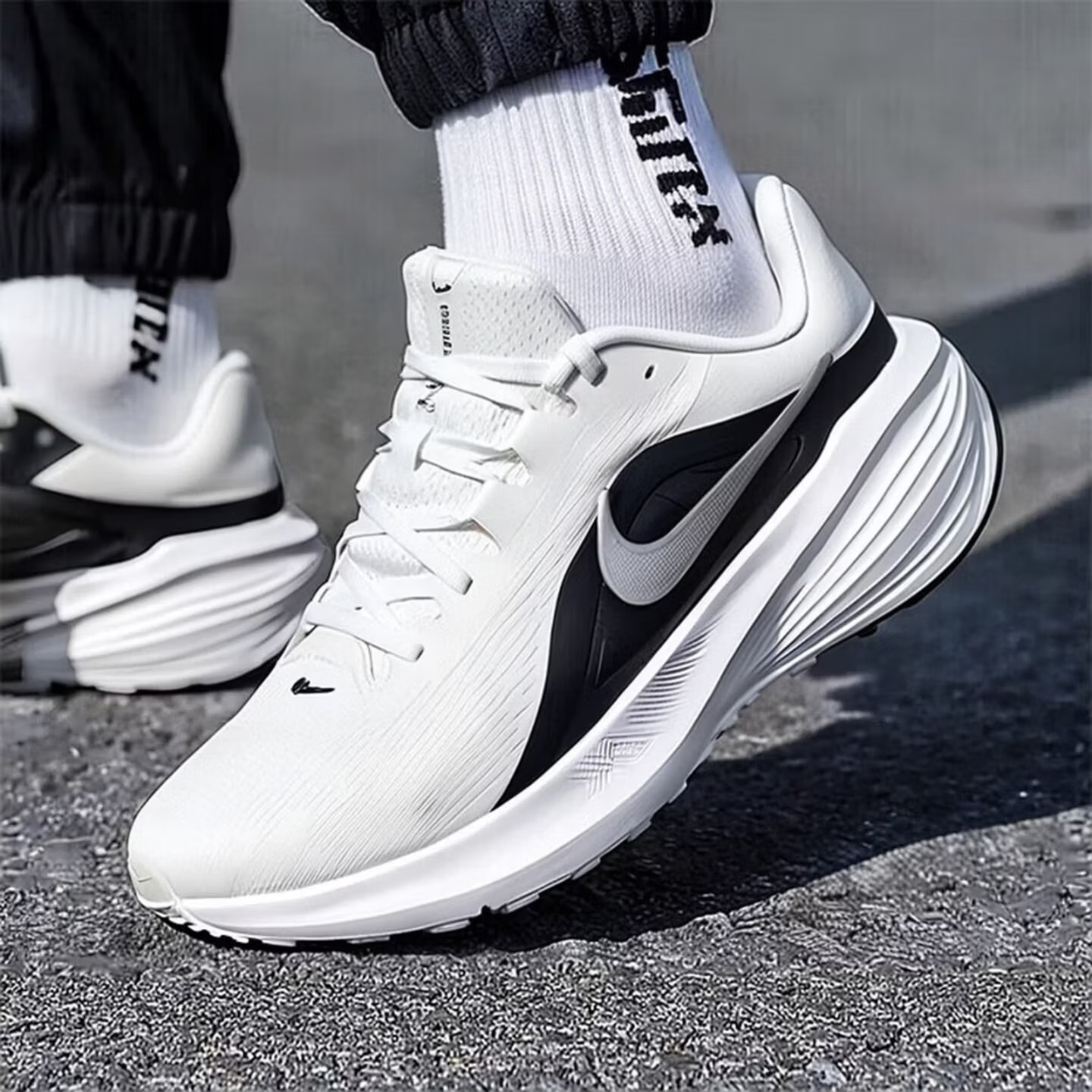 Lightweight Road Running Shoes - Мужские беговые кроссовки NIKE DOWNSHIFTER 14,